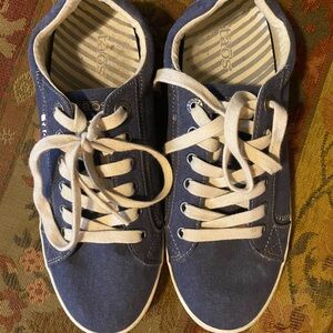 Taos Footwear Blue Canvas Sneakers